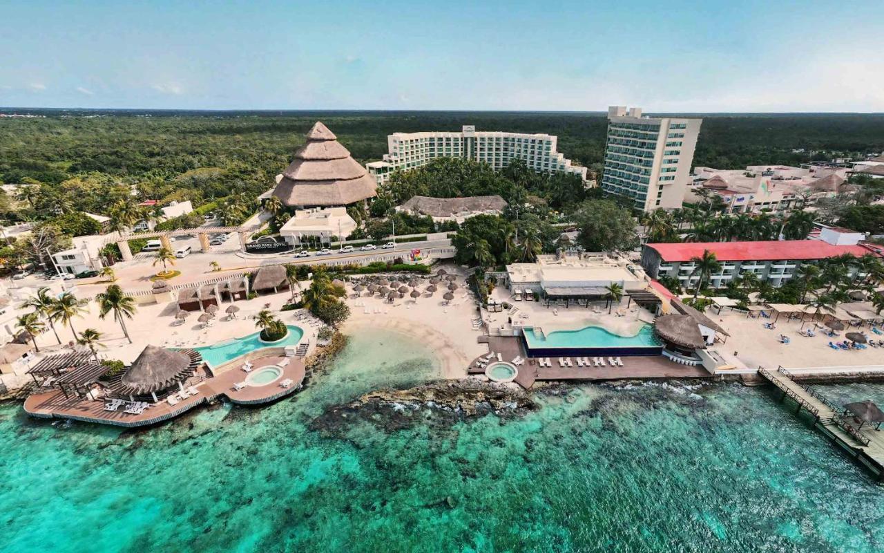Grand Park Royal Cozumel Hotel Eksteriør billede Aerial view of the resort