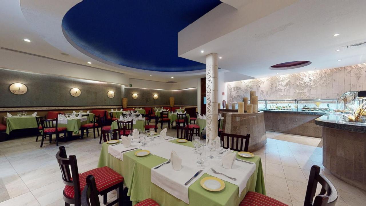 Grand Park Royal Cozumel Hotel Eksteriør billede Restaurant at the hotel