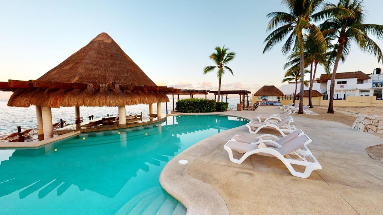 Grand Park Royal Cozumel Hotel Eksteriør billede Pool at the Grand Palladium Hotel